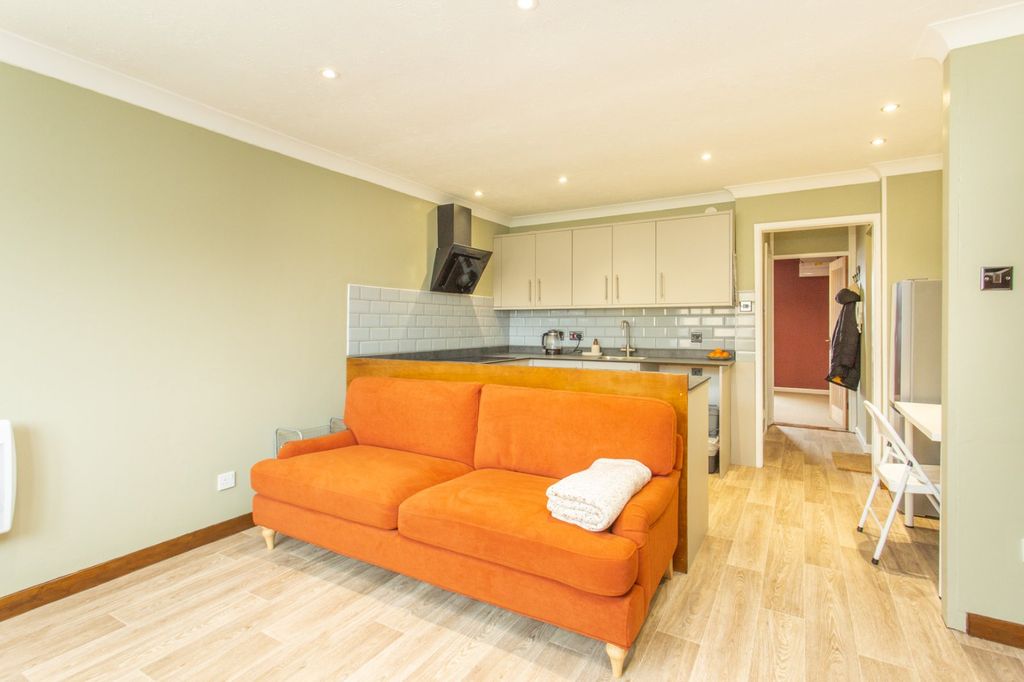 Property photo 3 of 7 Picture 3