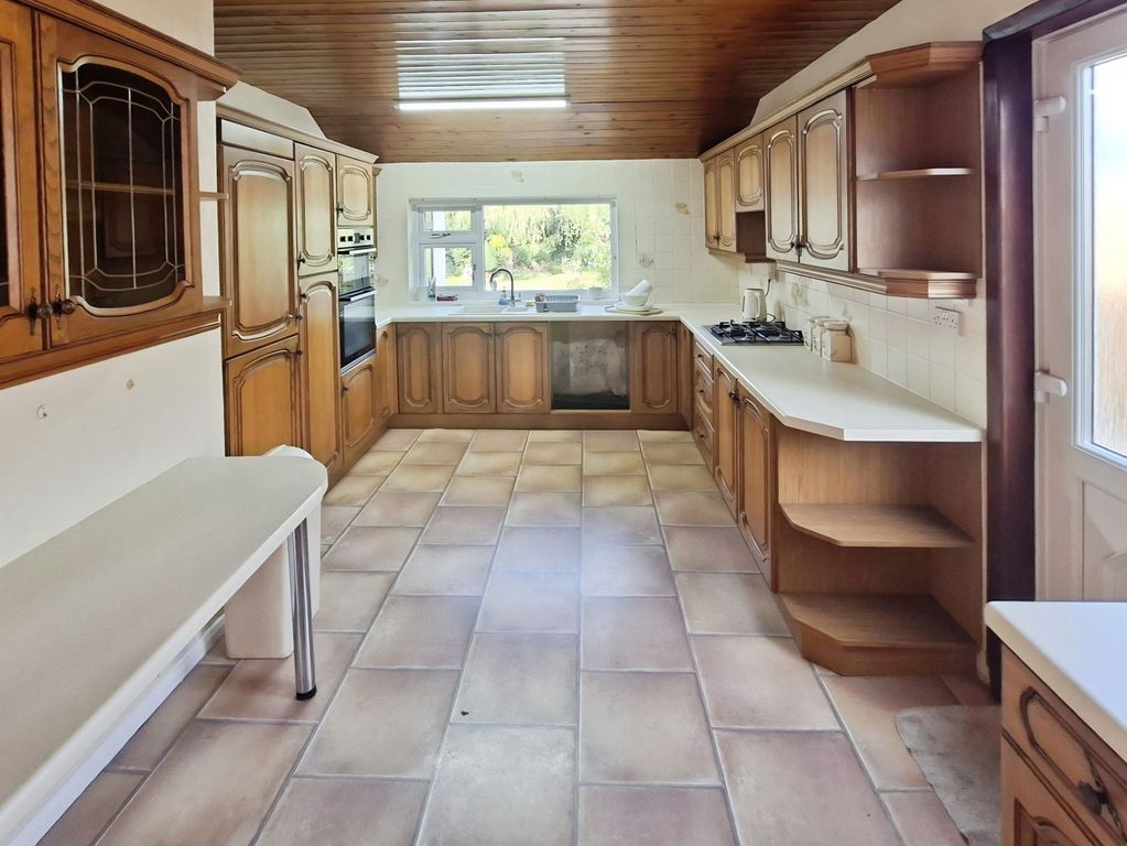 Property photo 3 of 14 Breakfast Kitchen