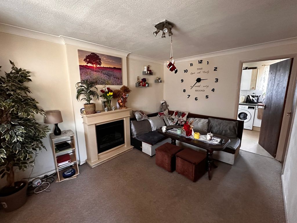 Property photo 3 of 11