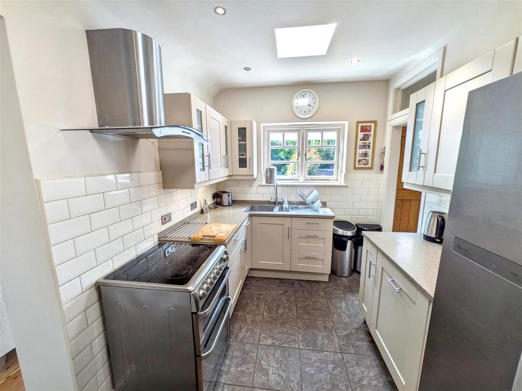 Property photo 2 of 31 Kitchen