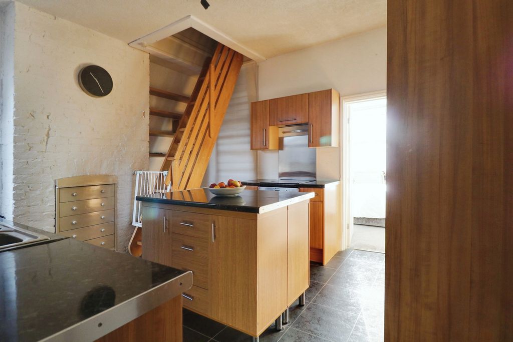 Property photo 2 of 7