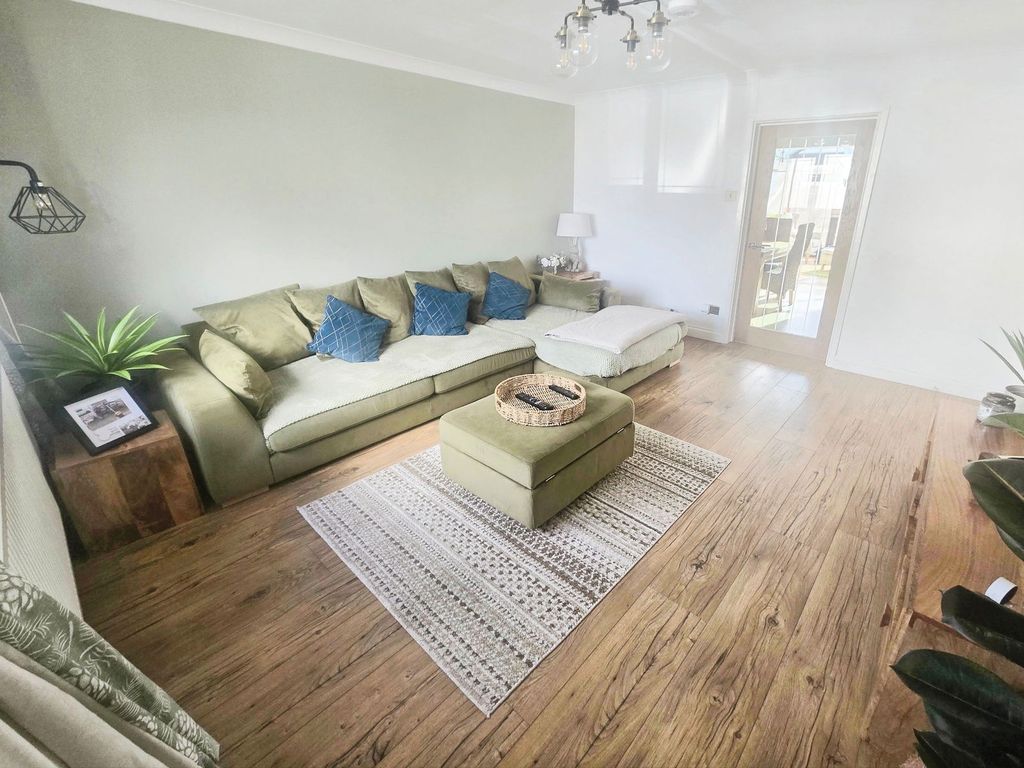 Property photo 3 of 27