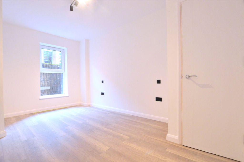 Property photo 2 of 7 Bedroom