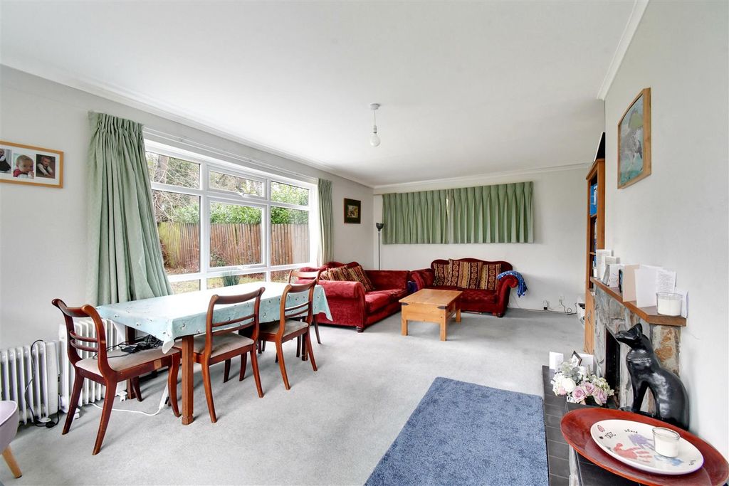 Property photo 2 of 20 Lounge 2.Jpg