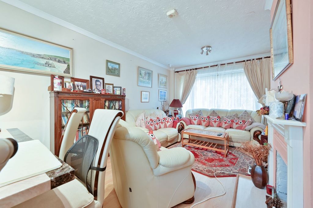 Property photo 3 of 9