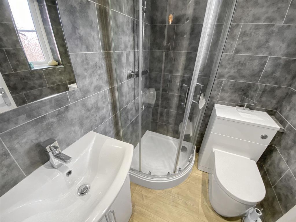 Property photo 3 of 17 En-Suite Shower Room/WC
