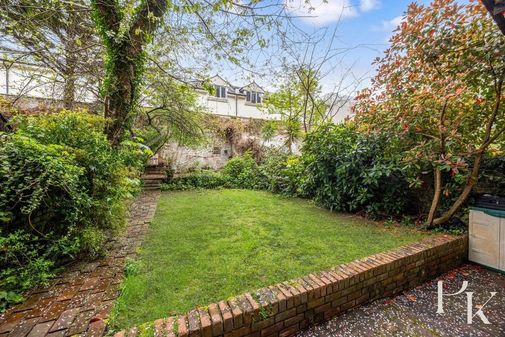 Property photo 2 of 18