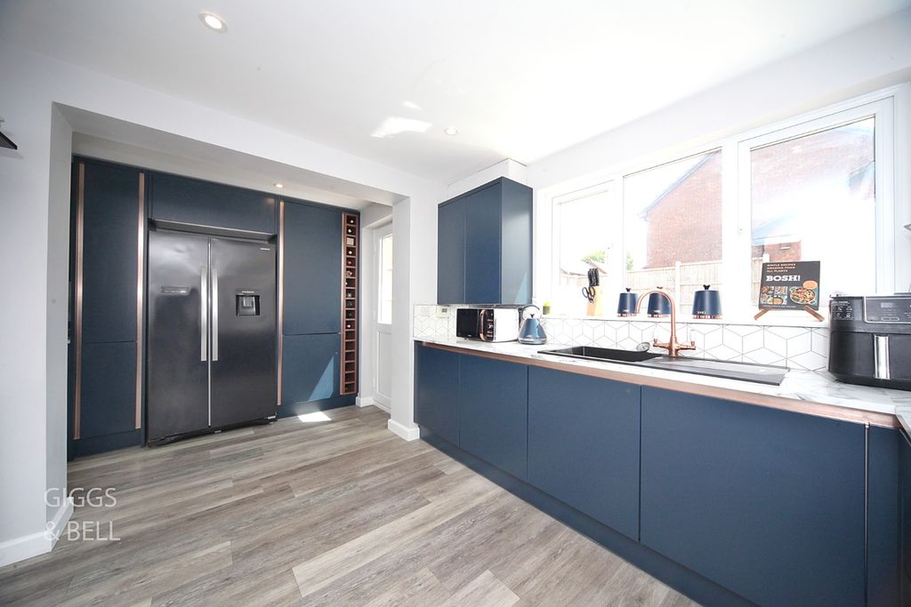 Property photo 3 of 31 5206012