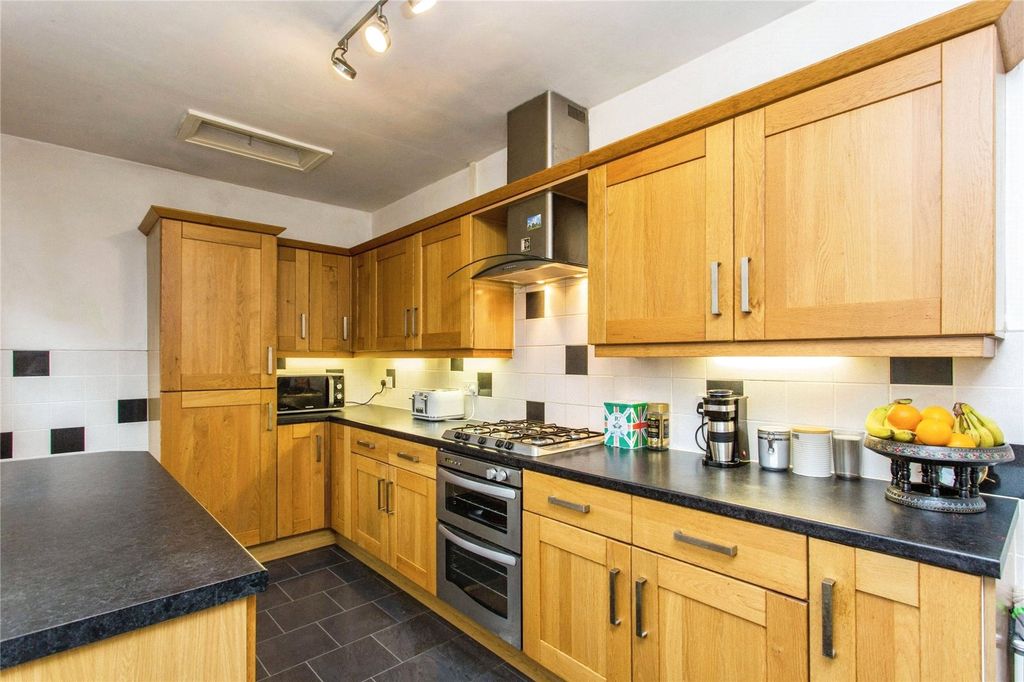 Property photo 3 of 17 Kitchen