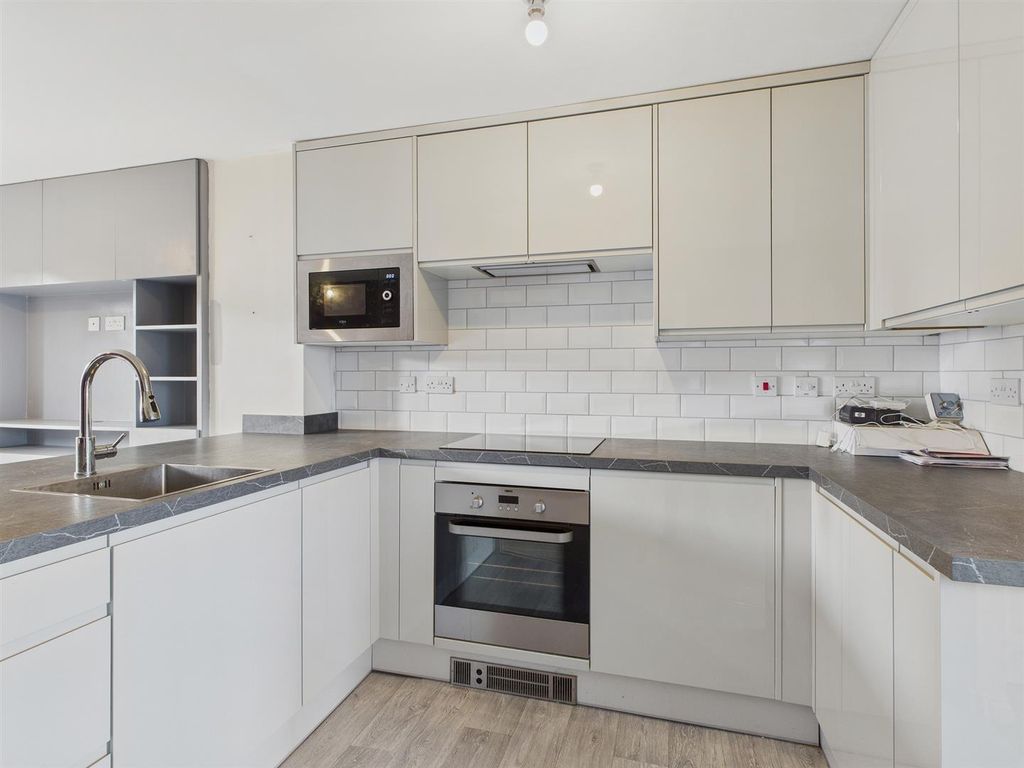 Property photo 3 of 16 Cam03972G0-Pr0175-Still009.Jpg