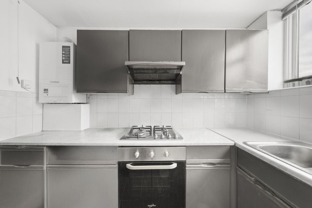 Property photo 3 of 9 Photo 7