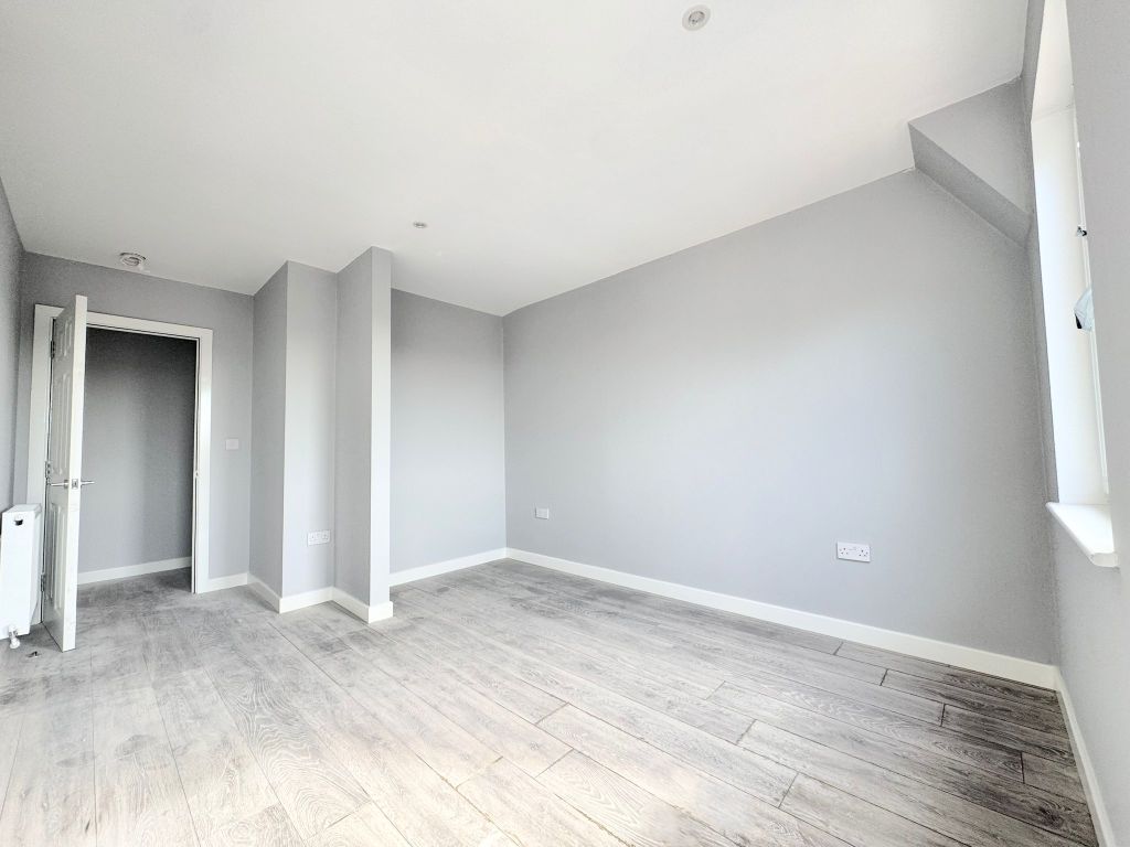 Property photo 3 of 6 Bedroom 1