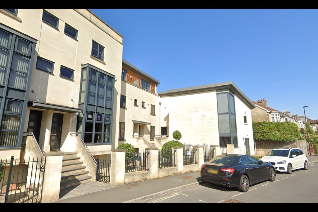 Property photo 1 of 37 House In The Corner