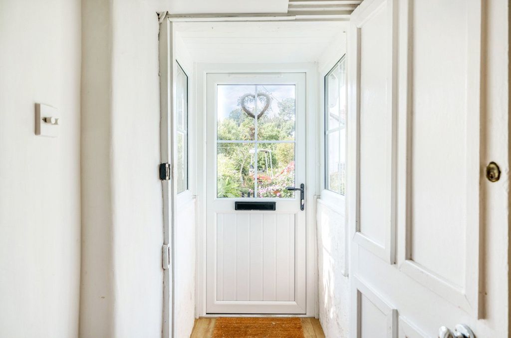 Property photo 2 of 11 Entrance Porch