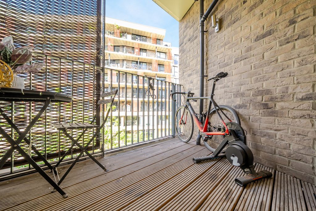 Property photo 3 of 18 Balcony