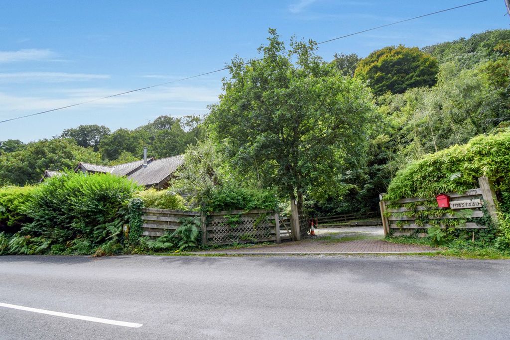 Property photo 2 of 25