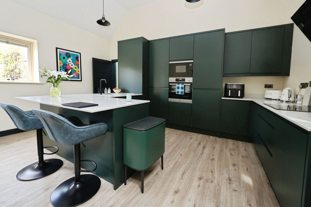 Property photo 3 of 17 5181762