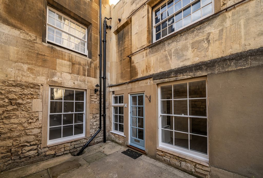 Property photo 1 of 11 1422271-11-69B948...