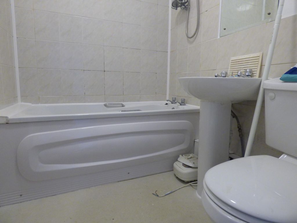 Property photo 3 of 7 Photo 2