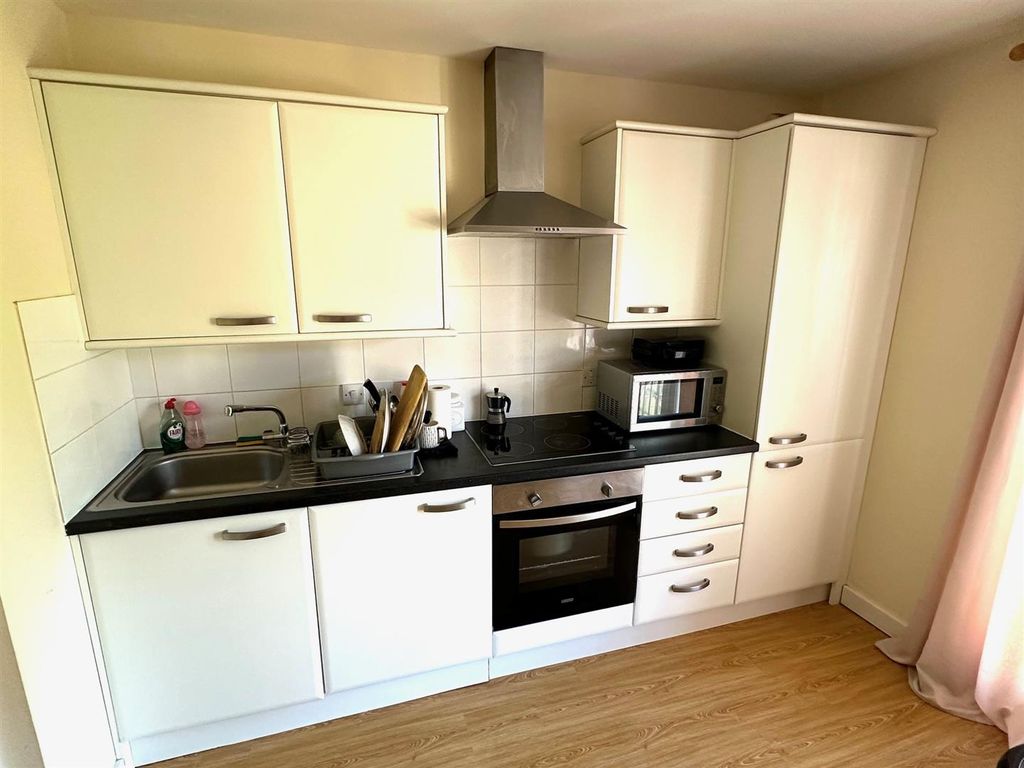 Property photo 3 of 7 Kitchen.Jpg