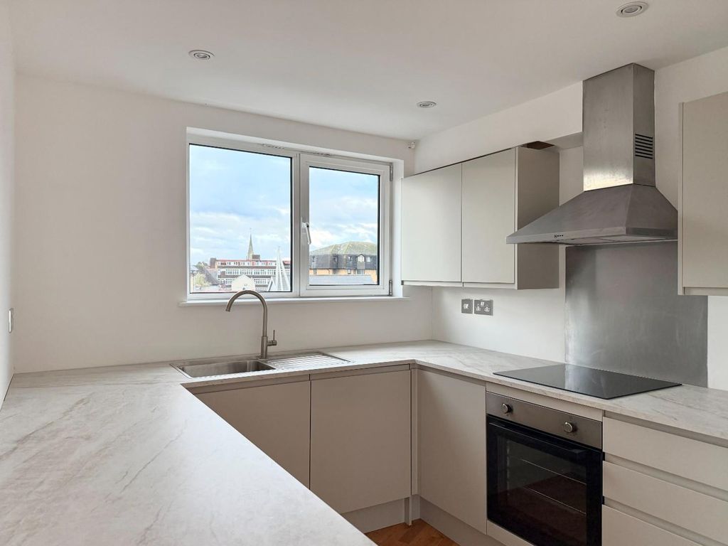 Property photo 3 of 20 Kitchen