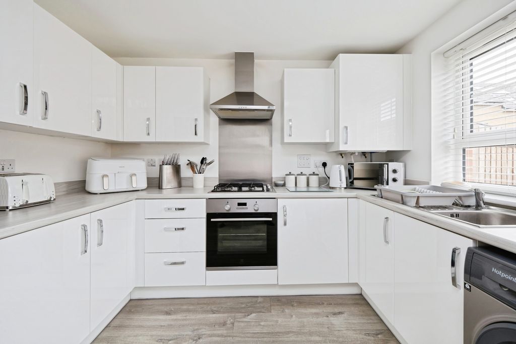 Property photo 3 of 17 Pbox-Img.Jpg