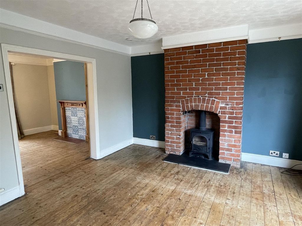 Property photo 3 of 18 Living Room