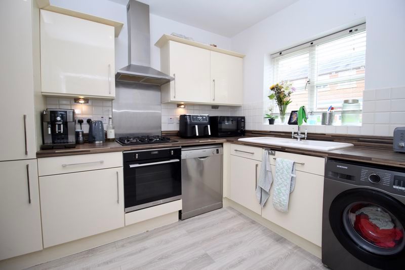 Property photo 2 of 11 Kitchen