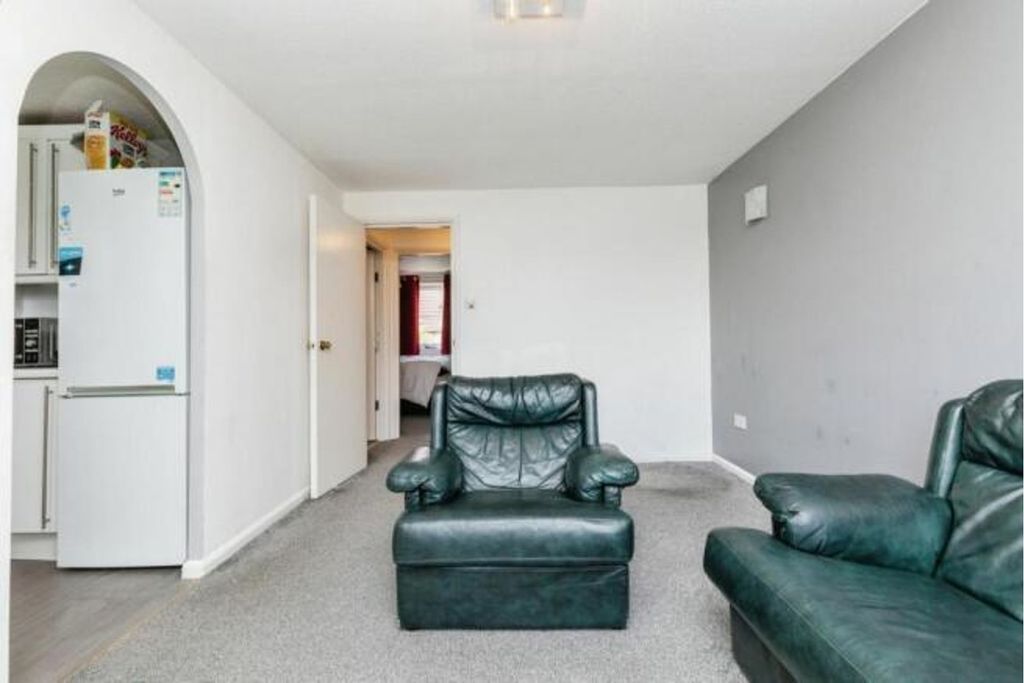 Property photo 3 of 12