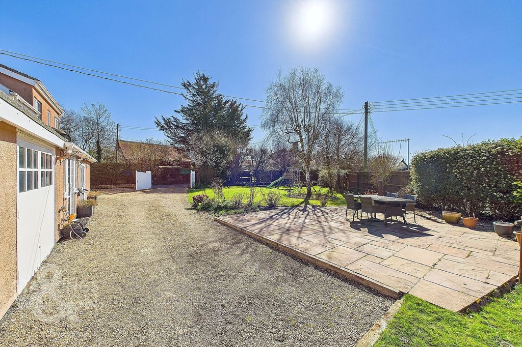 Property photo 2 of 33