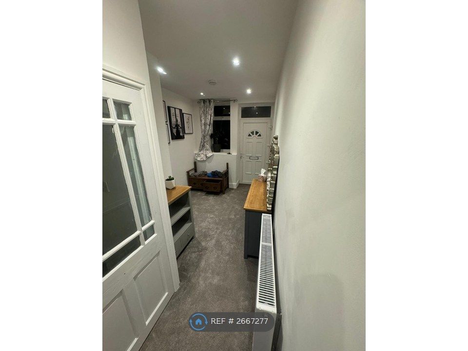 Property photo 1 of 10 Entrance