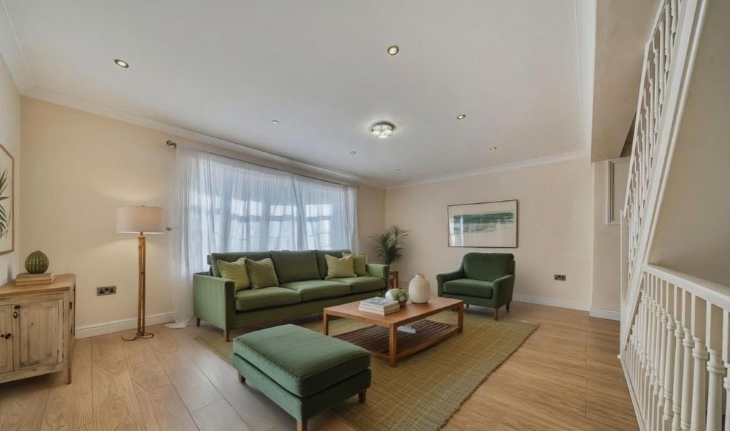 Property photo 3 of 18 Picture No. 24