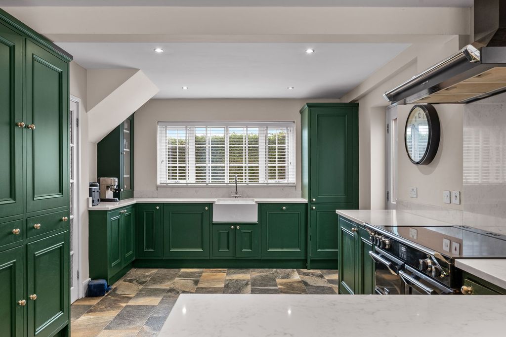 Property photo 3 of 28