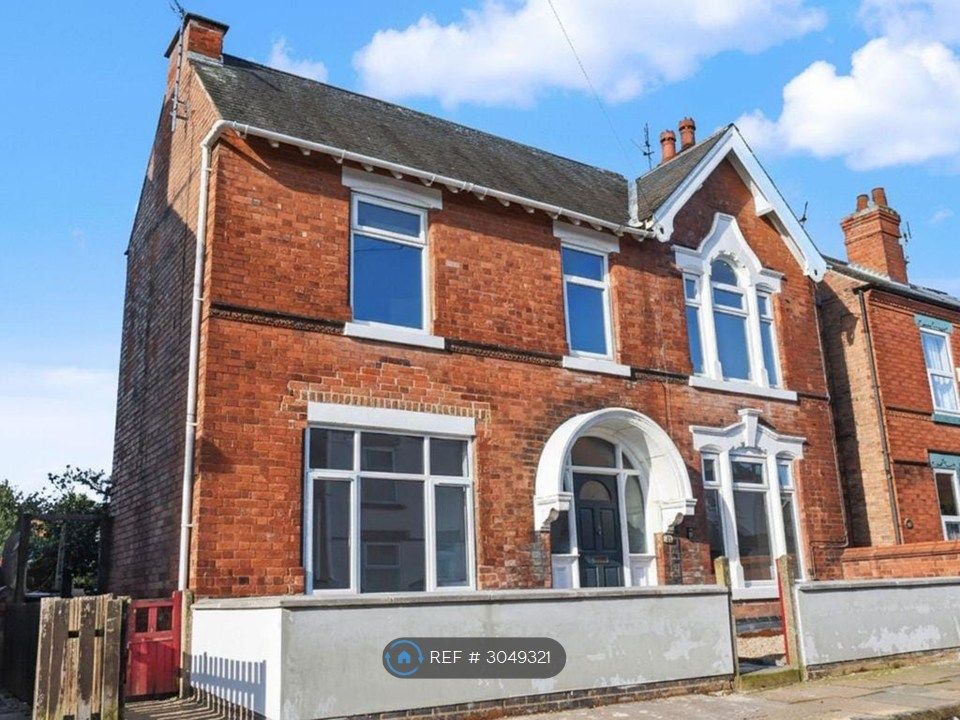 Property photo 2 of 32