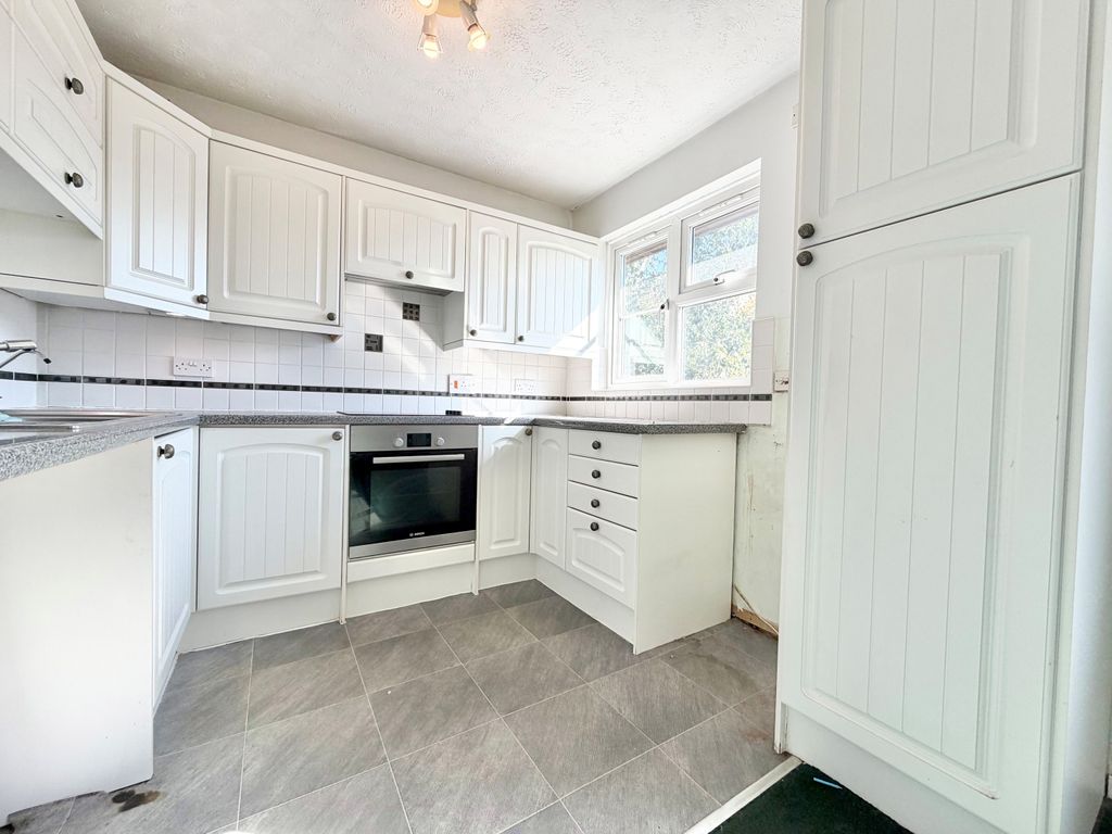 Property photo 2 of 4 Kitchen