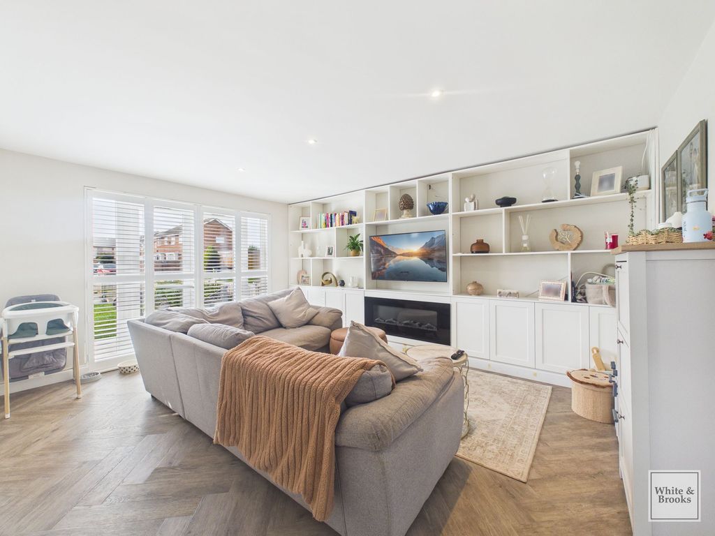 Property photo 2 of 17 Living Room