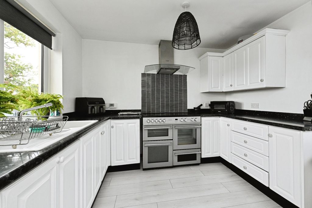 Property photo 2 of 12 Photo