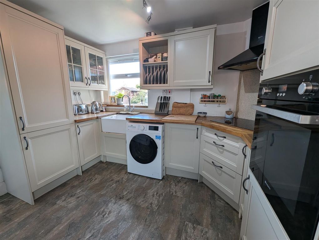 Property photo 3 of 13 Kitchen