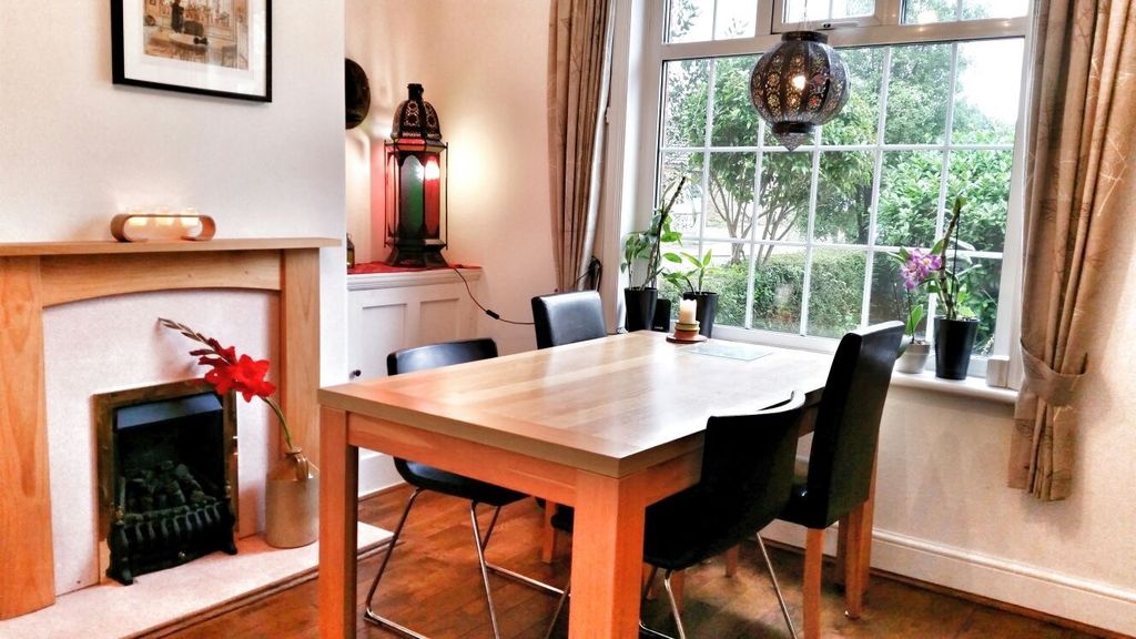 Property photo 2 of 15 House To Rent In Westbourne - Dining Room
