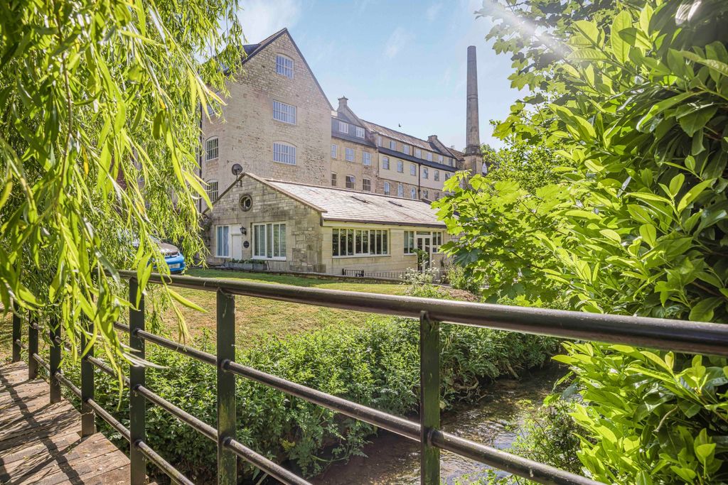 Property photo 1 of 35 Picture No. 10