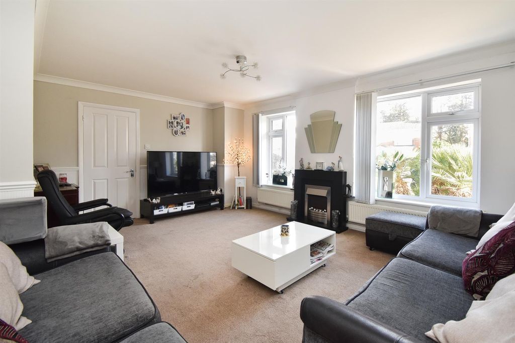 Property photo 2 of 26 Living Room