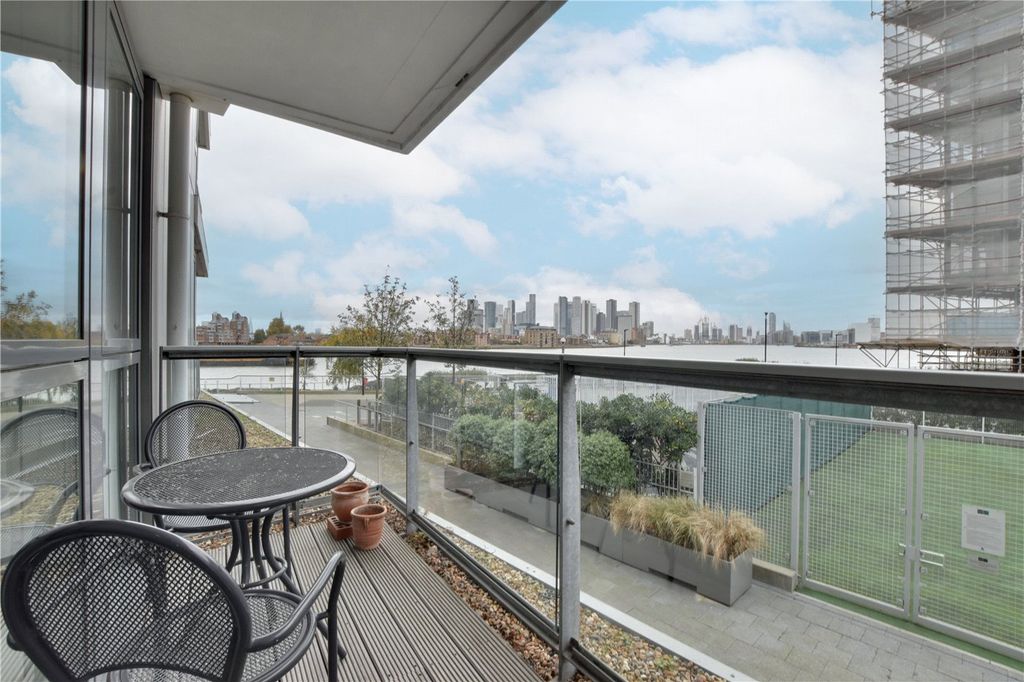 Property photo 3 of 25 Balcony