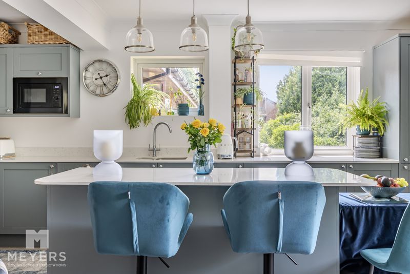 Property photo 3 of 11 Breakfast Bar