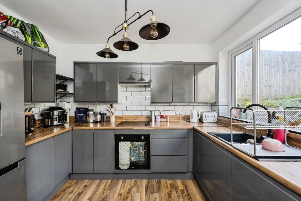 Property photo 3 of 20 Pbox-Img.Jpg