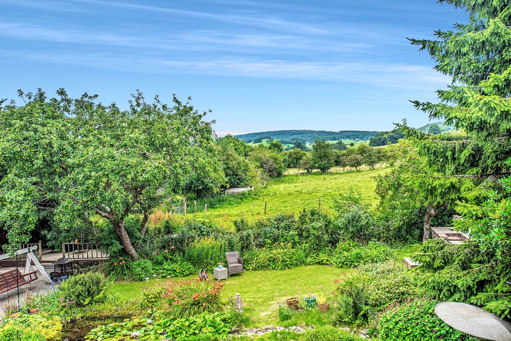 Property photo 3 of 35