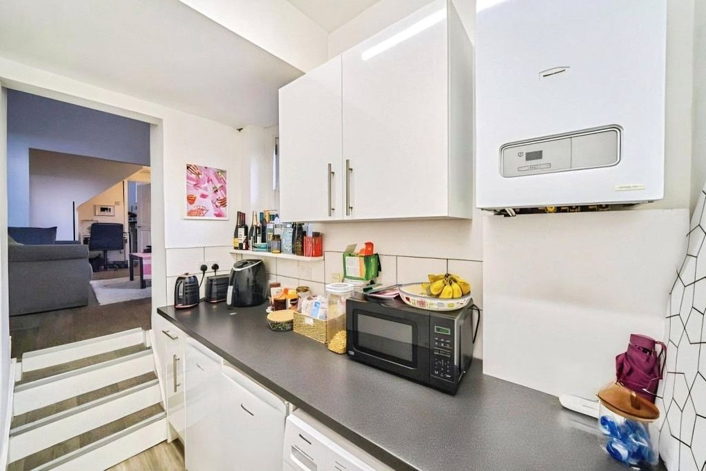 Property photo 2 of 5 Kitchen