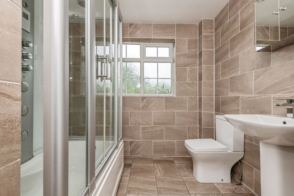 Additional image 12 of 4 bed detached house for saleWoodhall Park Grove, Pudsey LS28
