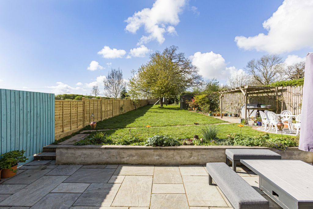 Property photo 2 of 27 Garden