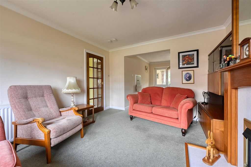 Property photo 2 of 13 Lounge
