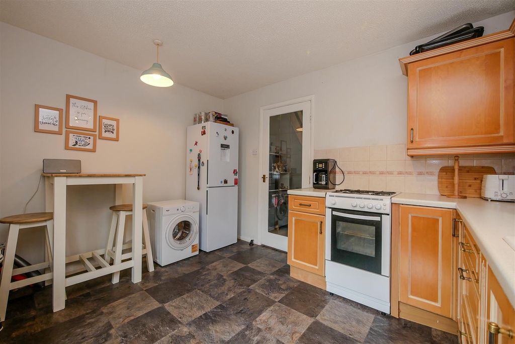 Property photo 2 of 11 Kitchen/Breakfast Room